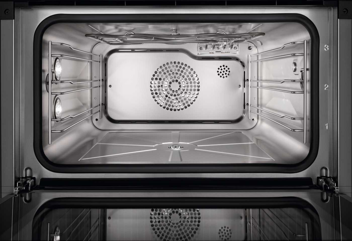 Innovativ und nur von Miele: Das Milchsystem kann ganz einfach frontal angebracht bzw. entfernt werden.