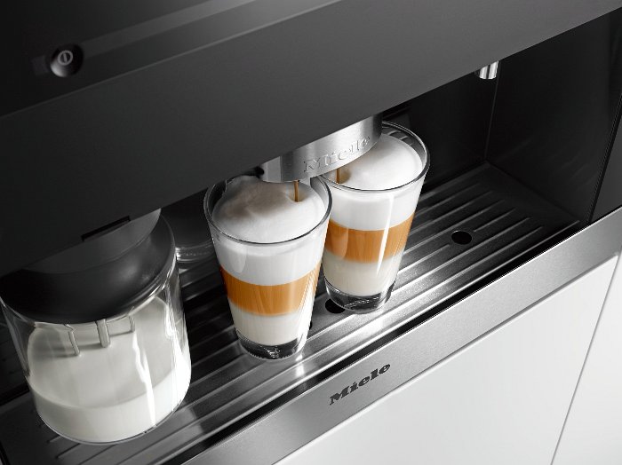 Vollautomatische Perfektion: Mit nur einem Tastendruck Kaffeespezialitäten einzeln oder gleich doppelt zubereiten.